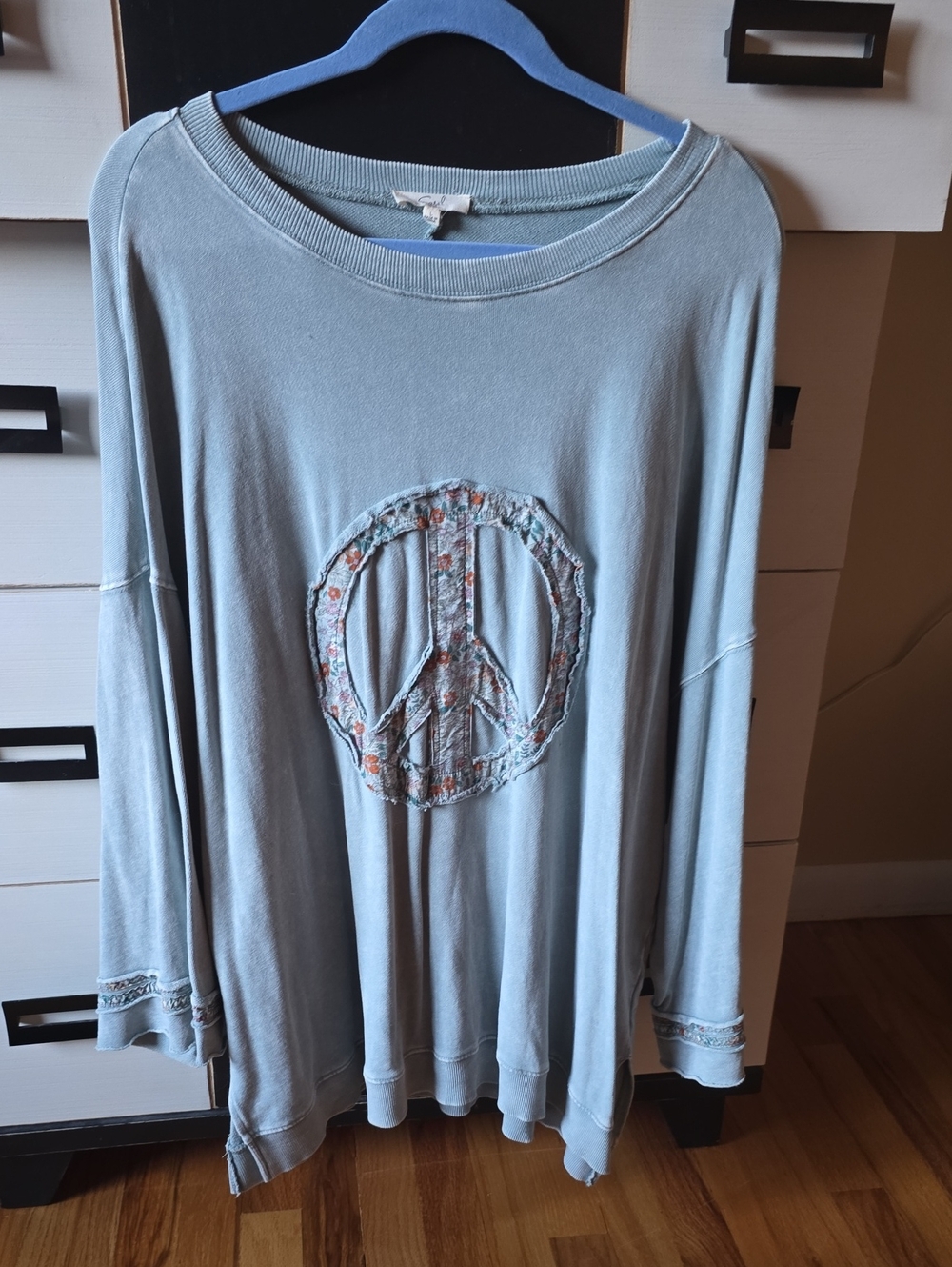 Easel Women's Light Blue Peace Sign Distressed Long Sleeve Sweatshirt